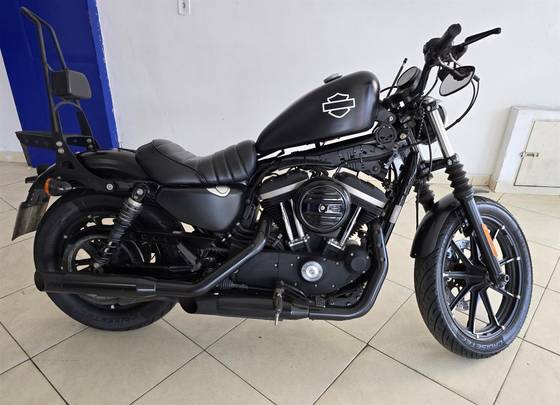 HARLEY-DAVIDSON SPORTSTER IRON 883 